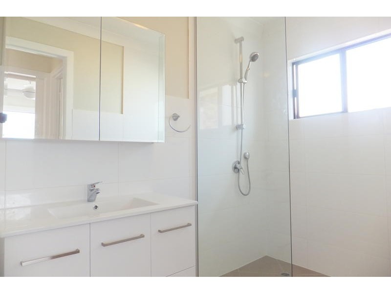 41 Mountain View Ave, Miami QLD 4220