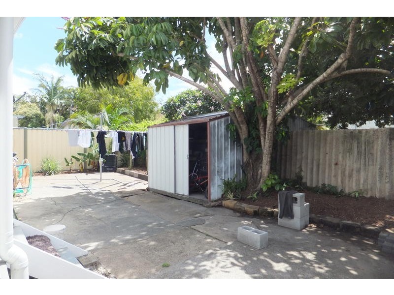 41 Mountain View Ave, Miami QLD 4220