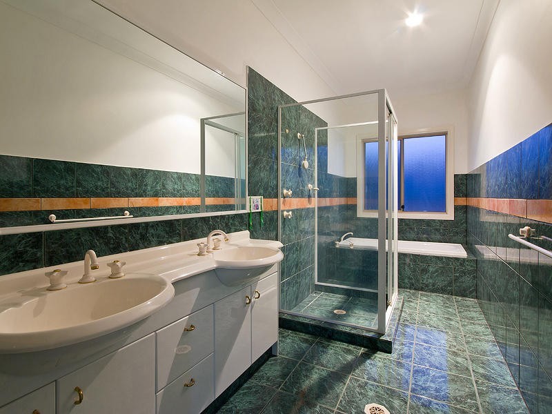 25 Northwestern Court, Varsity Lakes QLD 4227