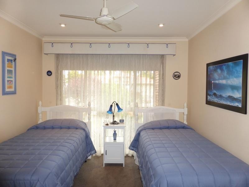 4 Oakleigh Circuit, Robina QLD 4226