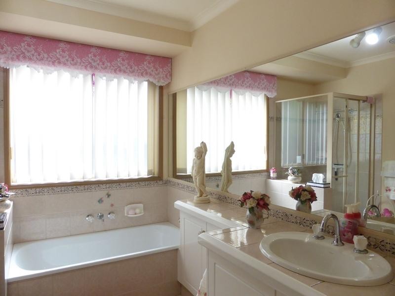 4 Oakleigh Circuit, Robina QLD 4226