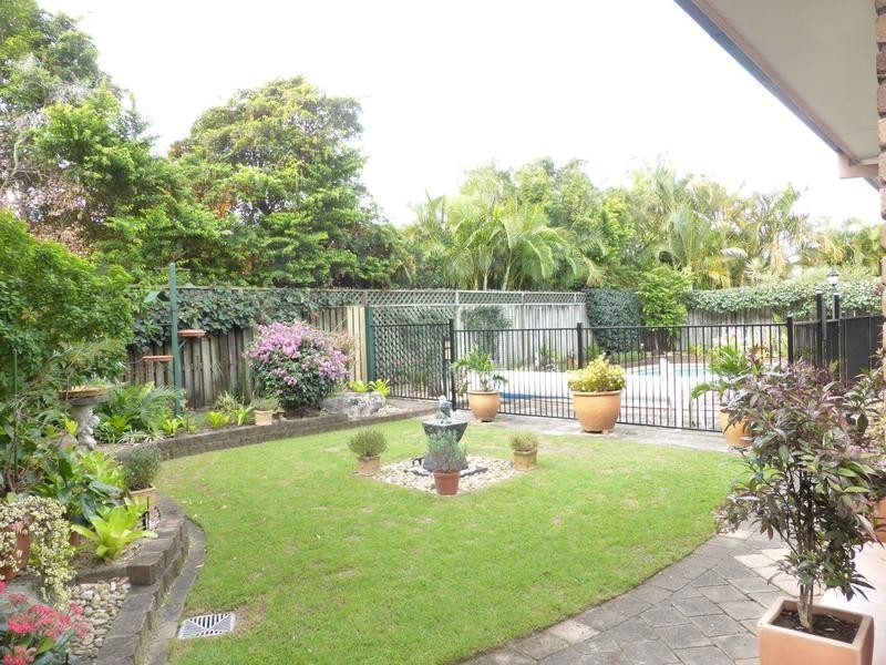 4 Oakleigh Circuit, Robina QLD 4226