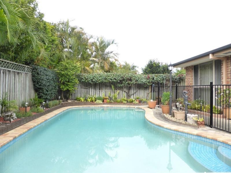 4 Oakleigh Circuit, Robina QLD 4226