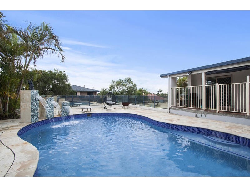 5 Oakwood Terrace, Palm Beach QLD 4221