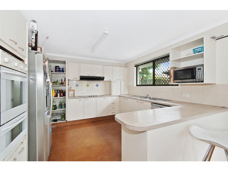 5 Oakwood Terrace, Palm Beach QLD 4221