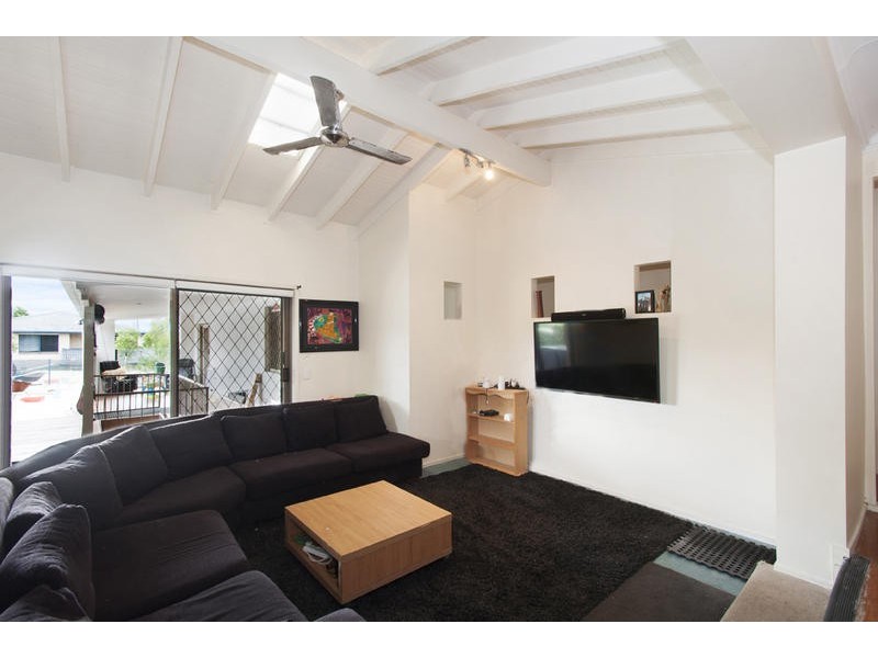 5 Oakwood Terrace, Palm Beach QLD 4221