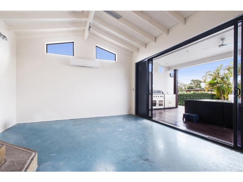 5 Oakwood Terrace, Palm Beach QLD 4221