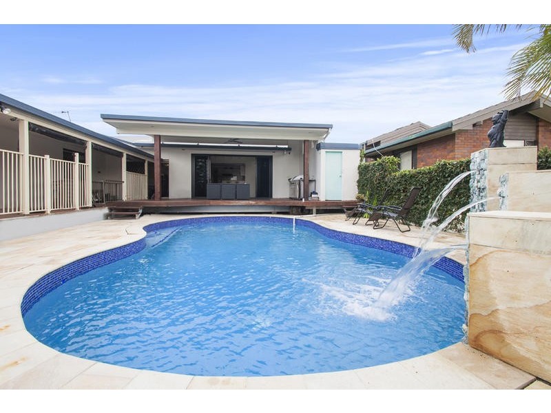 5 Oakwood Terrace, Palm Beach QLD 4221