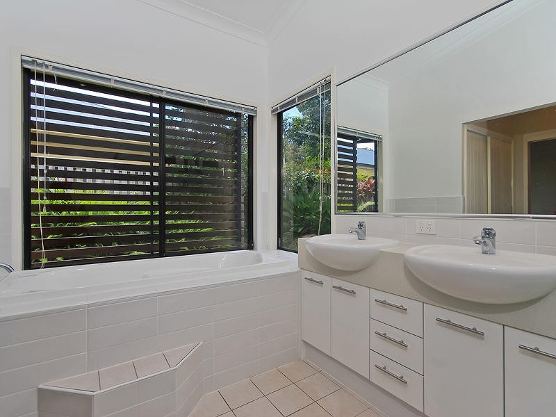 1 Observatory Drive, Reedy Creek QLD 4227