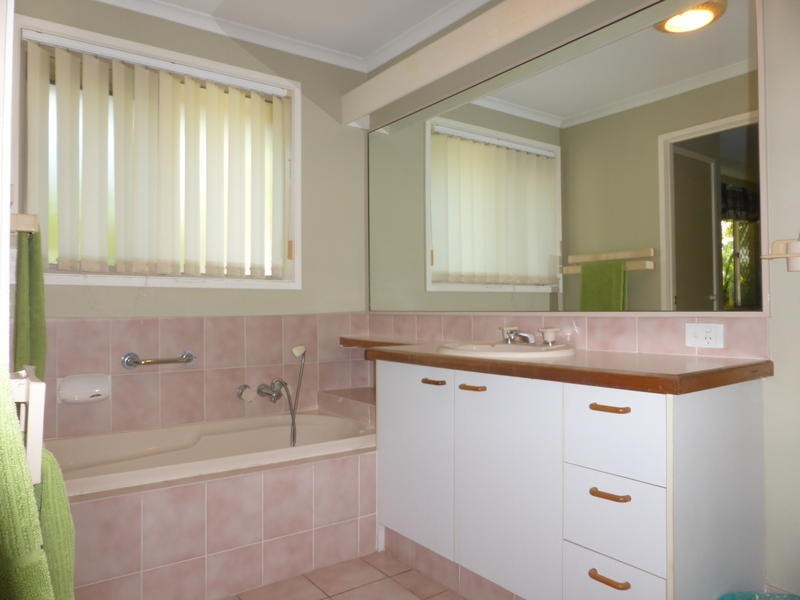 2 Olinda Close, Robina QLD 4226