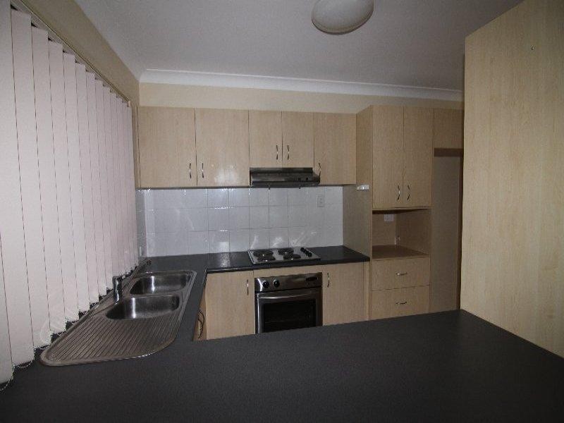 2/ 80 Paddington Drive, Carrara QLD 4211