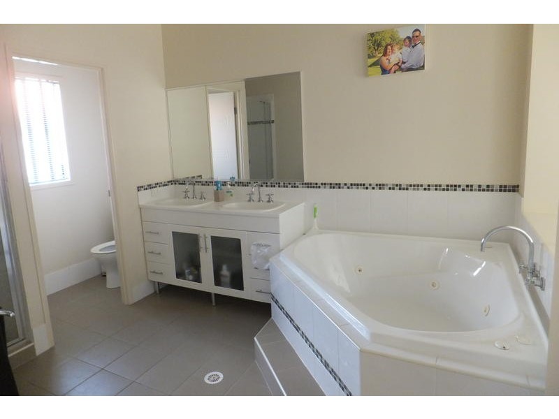 23 Palma Crescent, Varsity Lakes QLD 4227