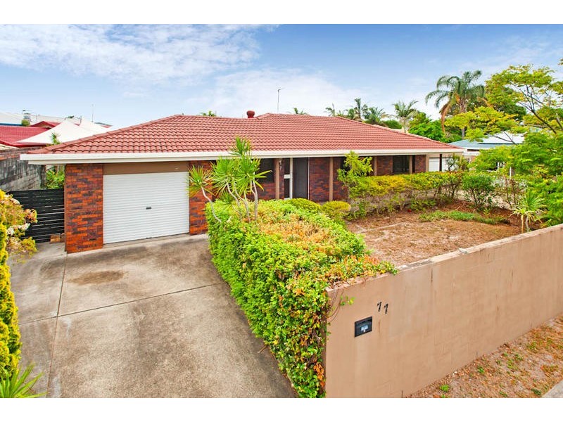 77 Oxley Drive, Paradise Point QLD 4216