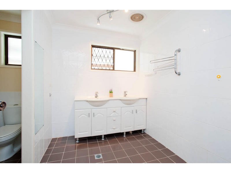 77 Oxley Drive, Paradise Point QLD 4216