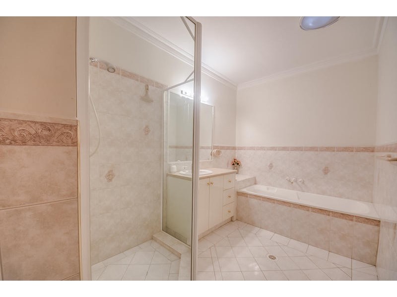 2/ 9 Pennsylvania Avenue, Varsity Lakes QLD 4227