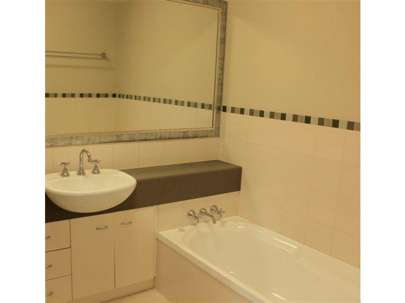 11/ 44 Pine Valley Drive, Robina QLD 4226