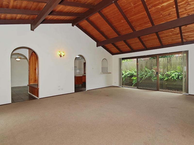 15 Queenscliff Crescent, Robina QLD 4226