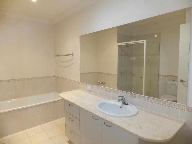 3/ 13 Ranier Crescent, Varsity Lakes QLD 4227