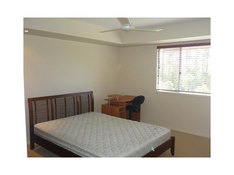 2/ 4 Ranier Crescent, Varsity Lakes QLD 4227