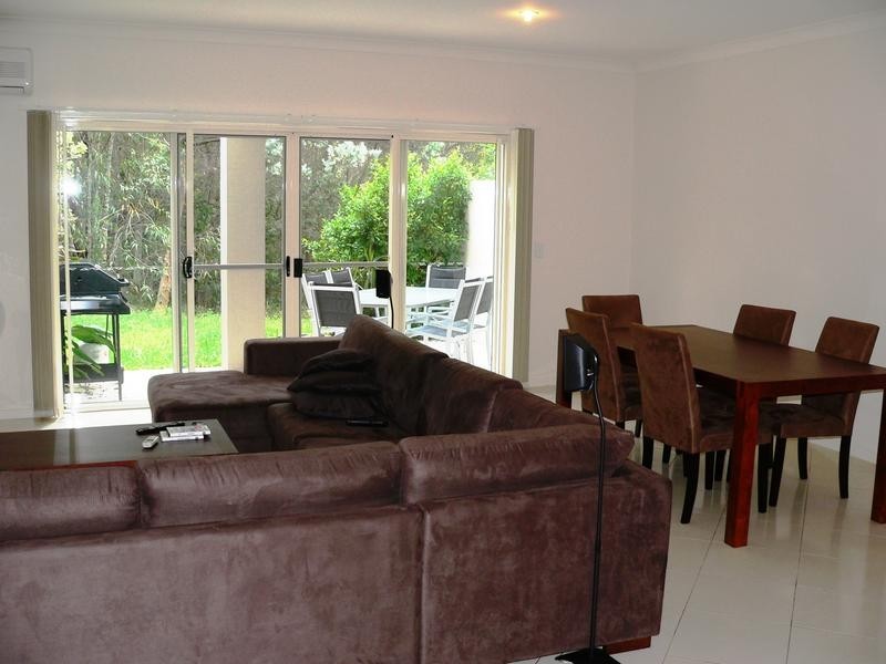 1/ 13 Ranier Crescent, Varsity Lakes QLD 4227