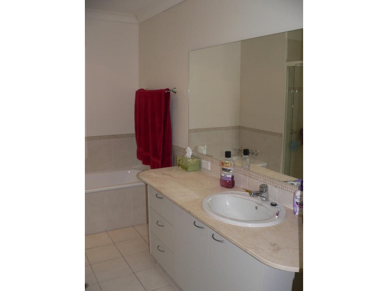 1/ 13 Ranier Crescent, Varsity Lakes QLD 4227