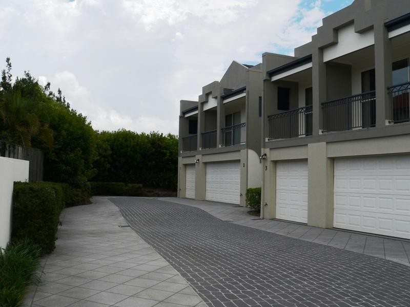 1/ 13 Ranier Crescent, Varsity Lakes QLD 4227
