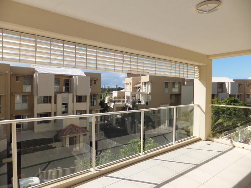 77/ 251 Varsity Parade, Varsity Lakes QLD 4227