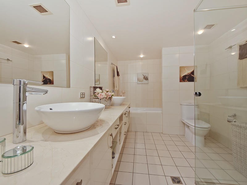 18/ 34 Riverwalk Avenue, Robina QLD 4226