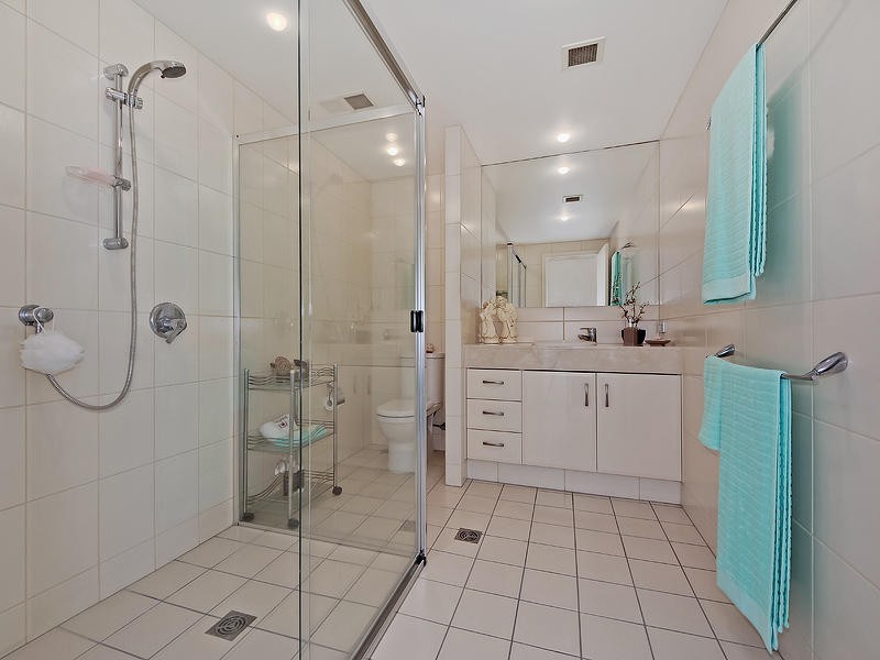 18/ 34 Riverwalk Avenue, Robina QLD 4226