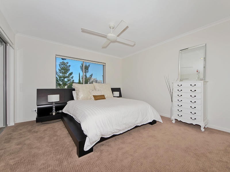 18/ 1 Riverwalk Avenue, Robina QLD 4226