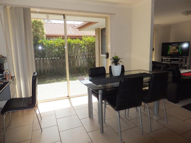 4 Roundelay Drive, Varsity Lakes QLD 4227