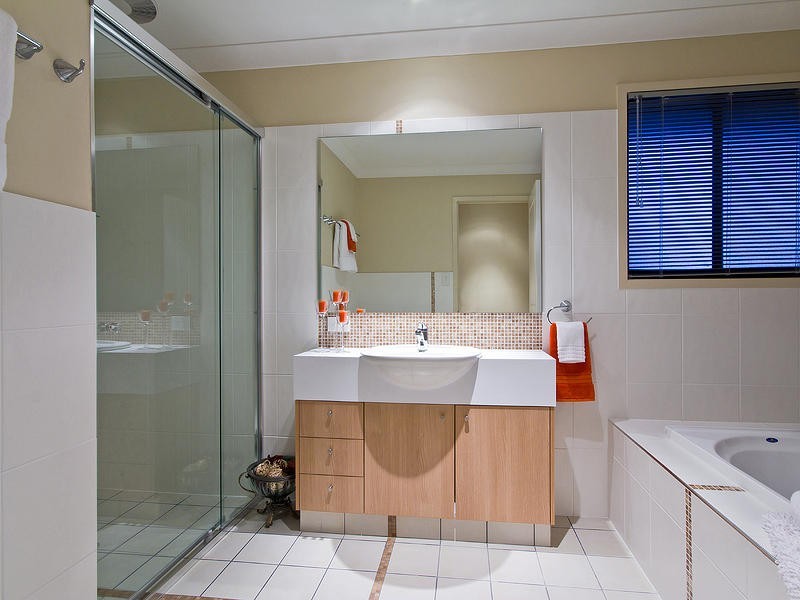 17 Royal Woods Drive, Robina QLD 4226