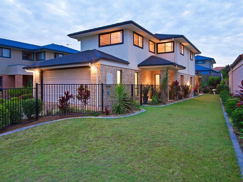 17 Royal Woods Drive, Robina QLD 4226