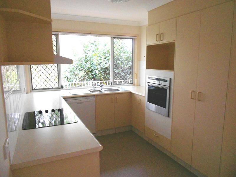 2/ 1 Ruby Court, Burleigh Waters QLD 4220