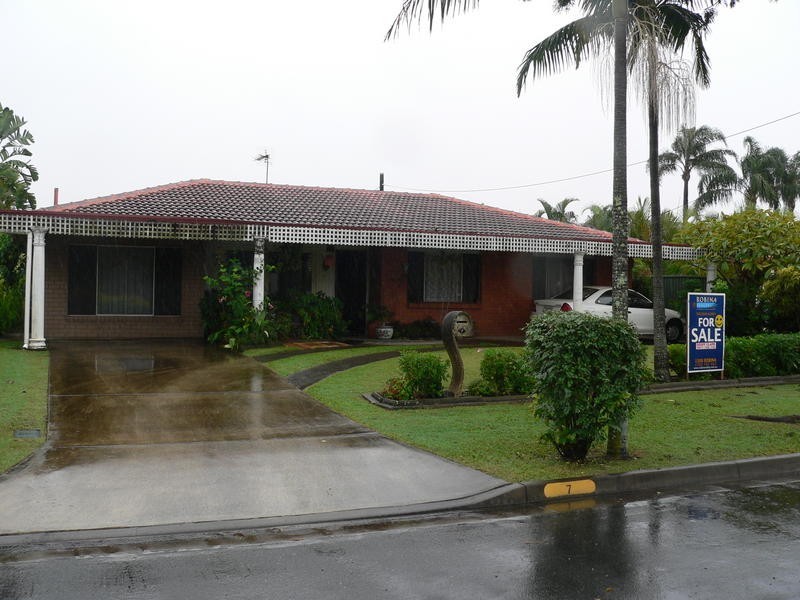7 Savoy Drive, Broadbeach Waters QLD 4218