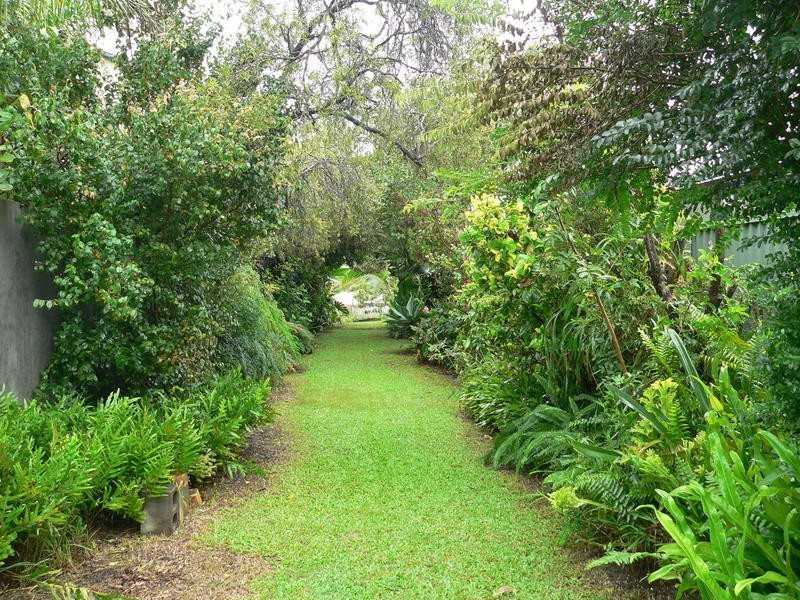 7 Savoy Drive, Broadbeach Waters QLD 4218