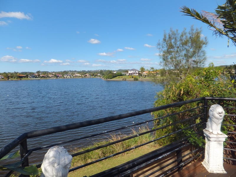 16 Seafoam Close, Varsity Lakes QLD 4227