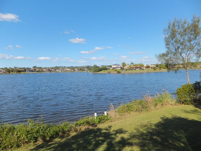 16 Seafoam Close, Varsity Lakes QLD 4227