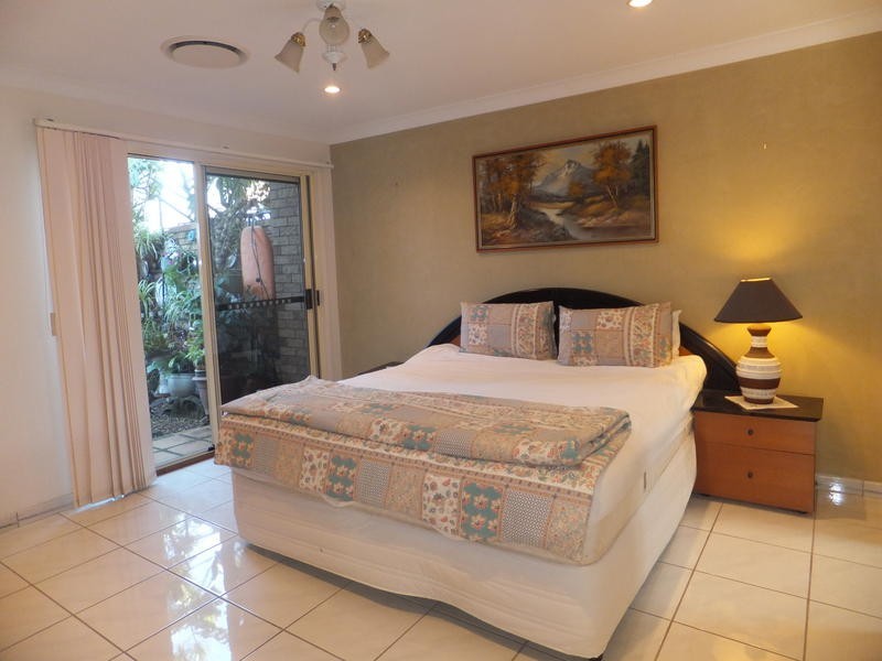 16 Seafoam Close, Varsity Lakes QLD 4227