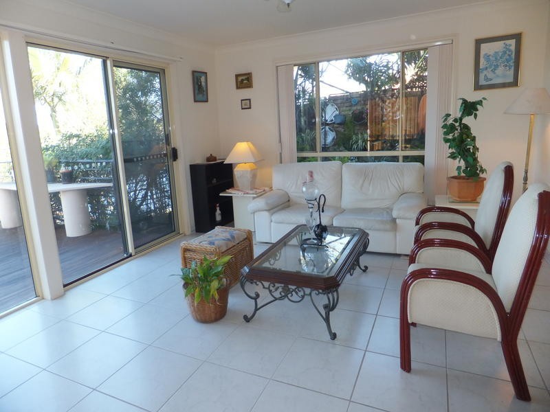 16 Seafoam Close, Varsity Lakes QLD 4227