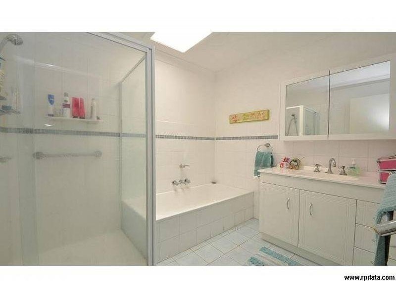 @/ 11 Shrike Ct, Burleigh Waters QLD 4220