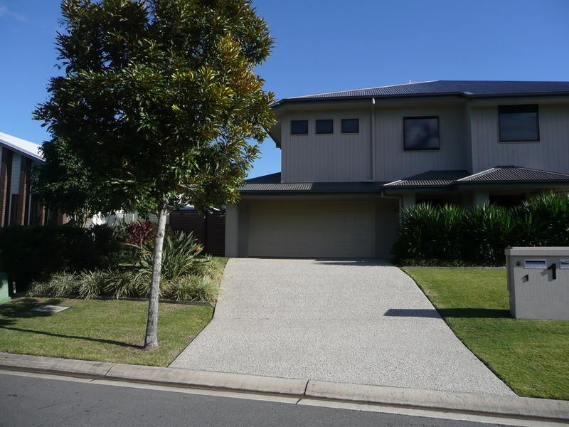 1/ 1 Silvermaple Street, Robina QLD 4226