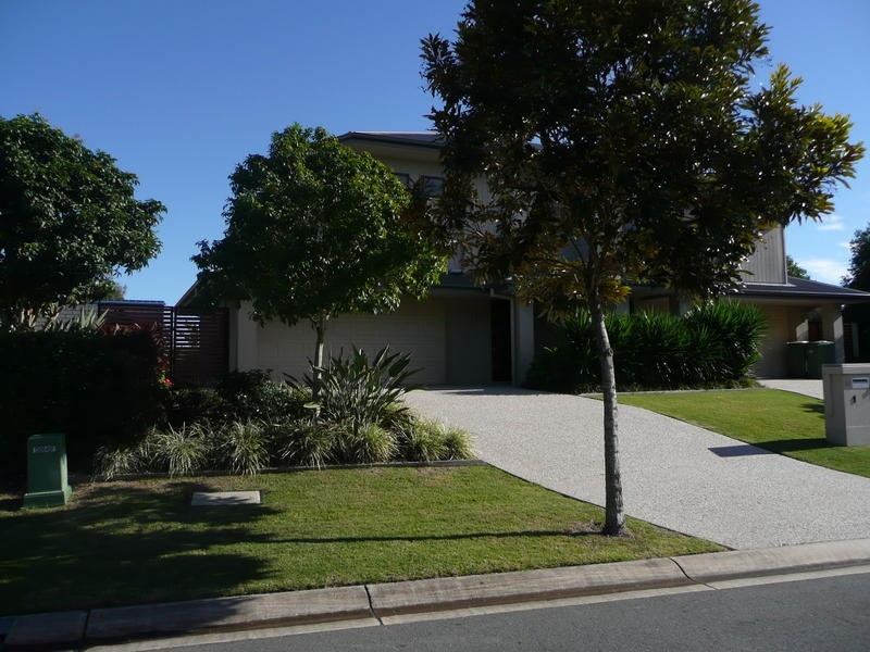 1/ 1 Silvermaple Street, Robina QLD 4226