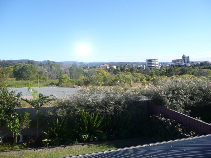 1/ 1 Silvermaple Street, Robina QLD 4226