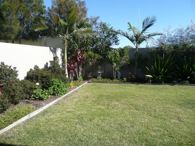 1/ 1 Silvermaple Street, Robina QLD 4226