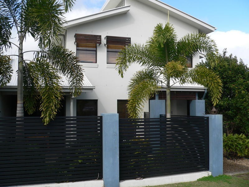 25 Silvermaple Street, Robina QLD 4226