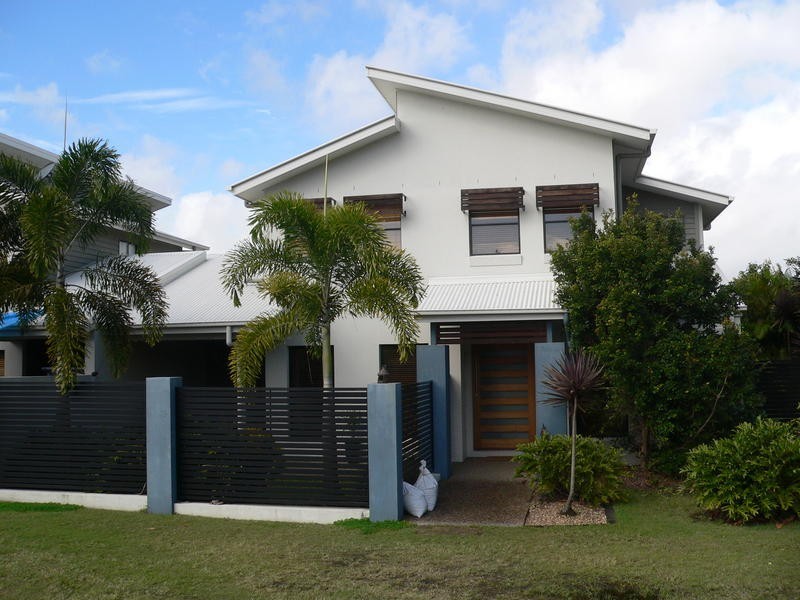 25 Silvermaple Street, Robina QLD 4226