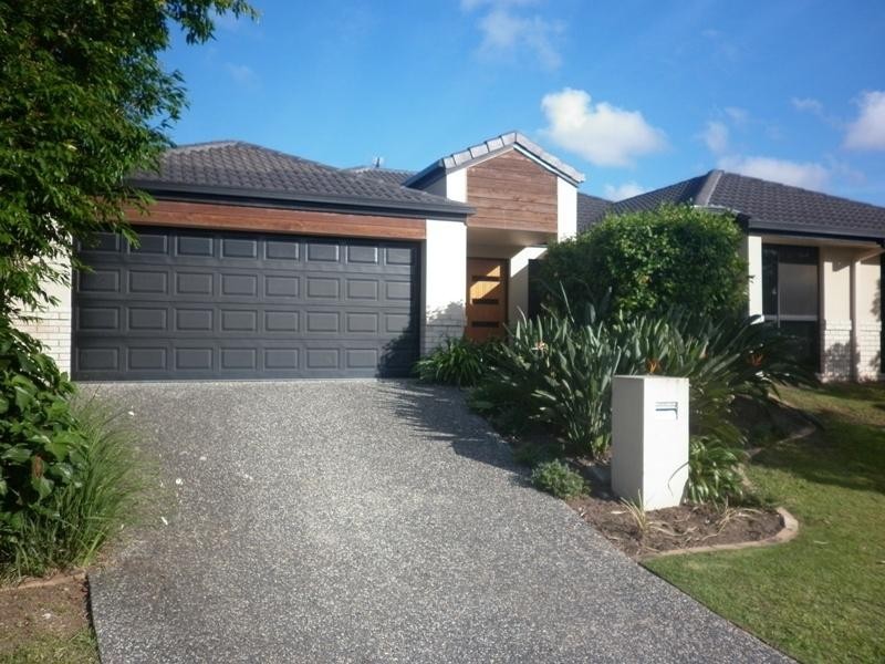 2/ 4 Silvermaple Street, Robina QLD 4226