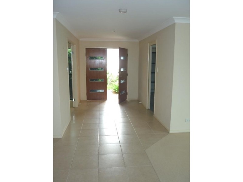 2/ 4 Silvermaple Street, Robina QLD 4226