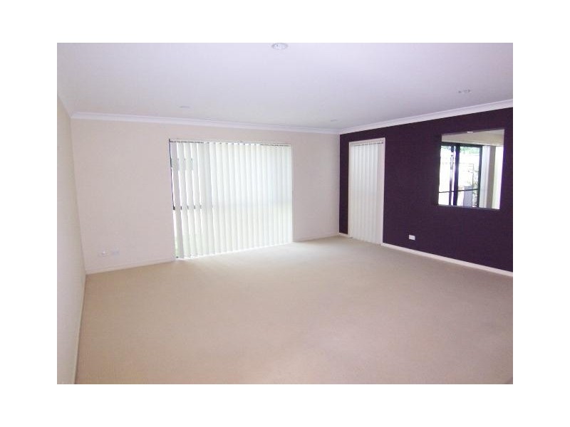 2/ 4 Silvermaple Street, Robina QLD 4226